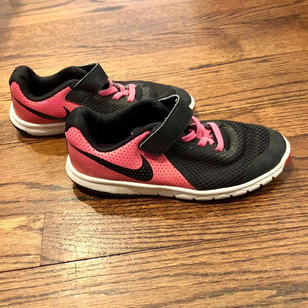Nike Kids Athletic Shoe. Size 13.5.